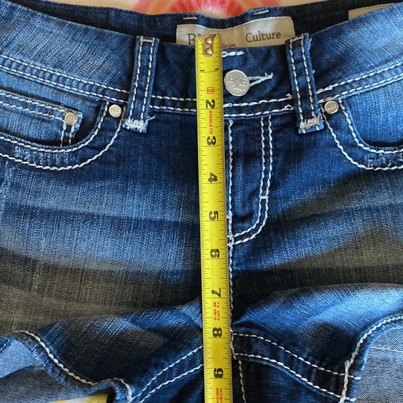 BKE Culture size 28 Jean shorts. Like new - Picture 9 of 10